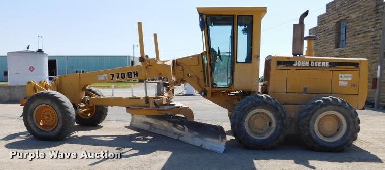 image for item DB9410 1994 John Deere 770BH motor grader