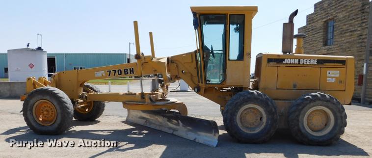 image for item DB9410 1994 John Deere 770BH motor grader