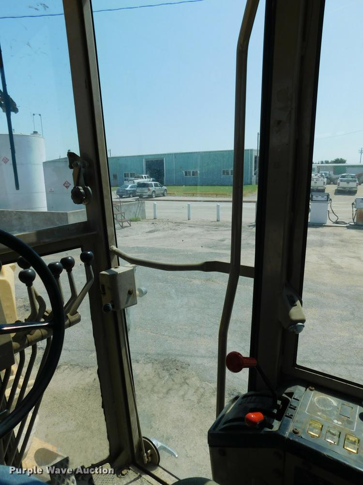 image for item DB9410 1994 John Deere 770BH motor grader