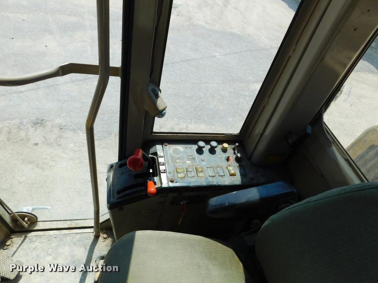 image for item DB9410 1994 John Deere 770BH motor grader