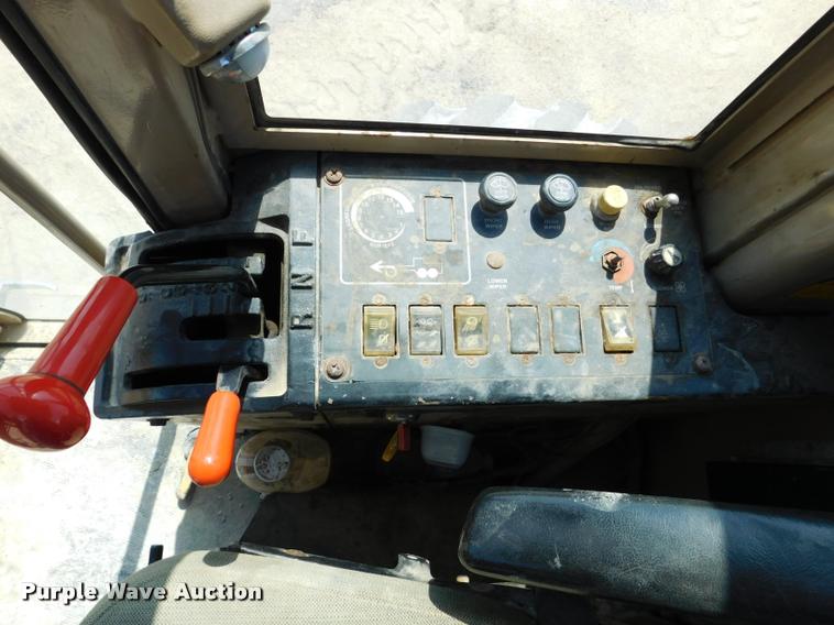 image for item DB9410 1994 John Deere 770BH motor grader