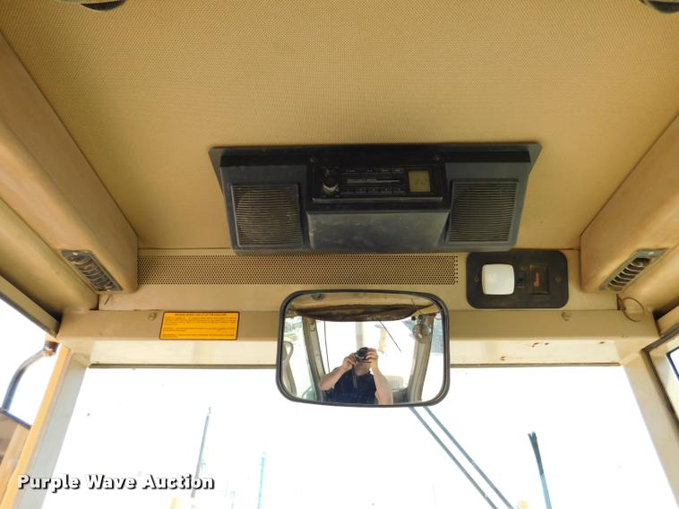 image for item DB9410 1994 John Deere 770BH motor grader