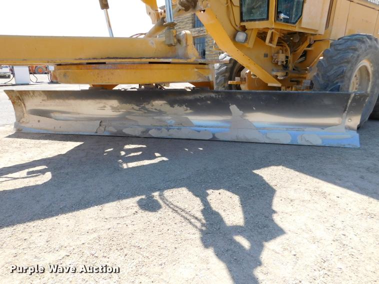 image for item DB9410 1994 John Deere 770BH motor grader