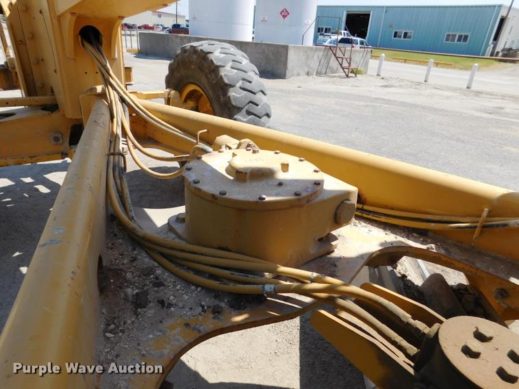 image for item DB9410 1994 John Deere 770BH motor grader