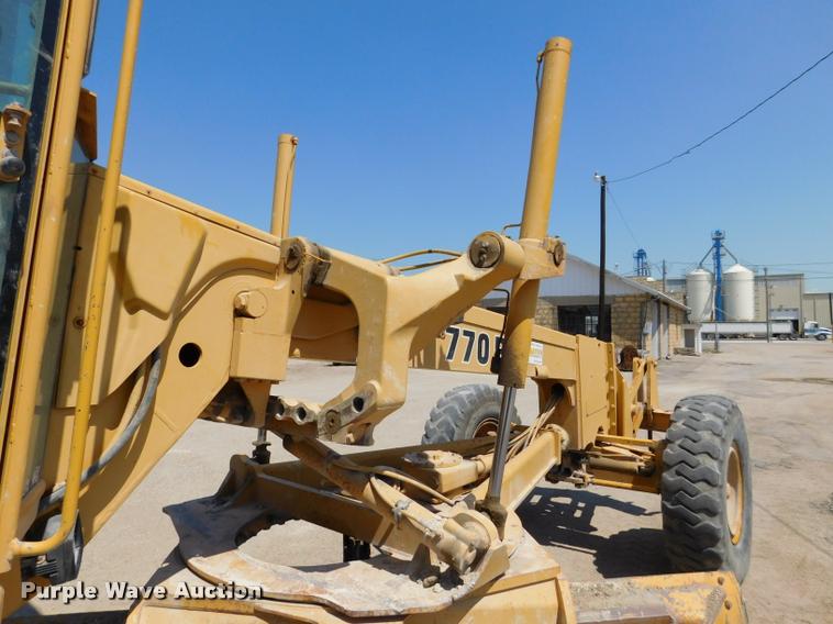 image for item DB9410 1994 John Deere 770BH motor grader