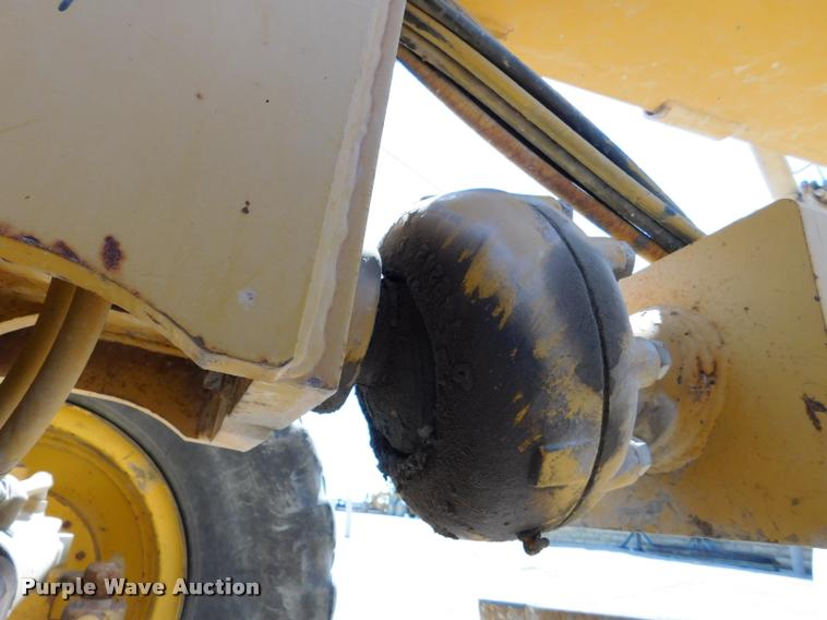 image for item DB9410 1994 John Deere 770BH motor grader