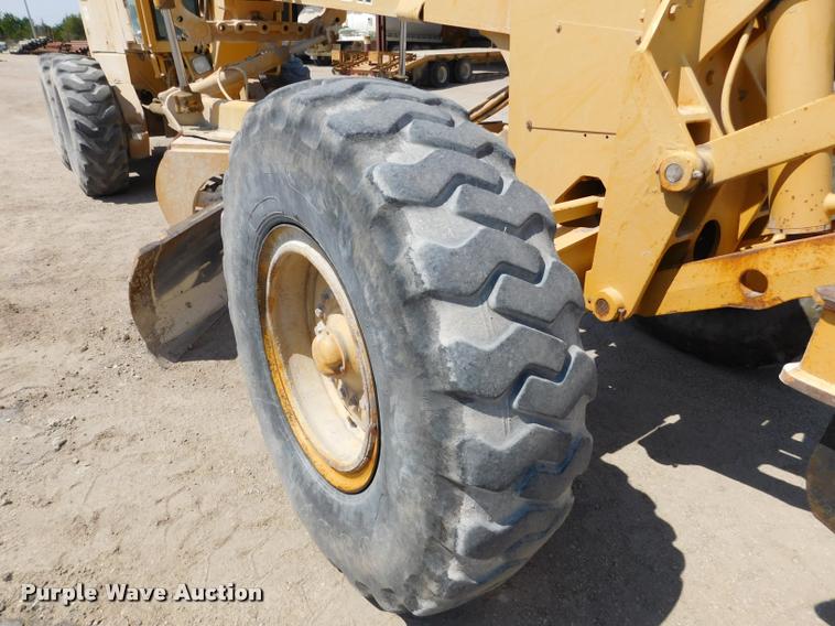 image for item DB9410 1994 John Deere 770BH motor grader