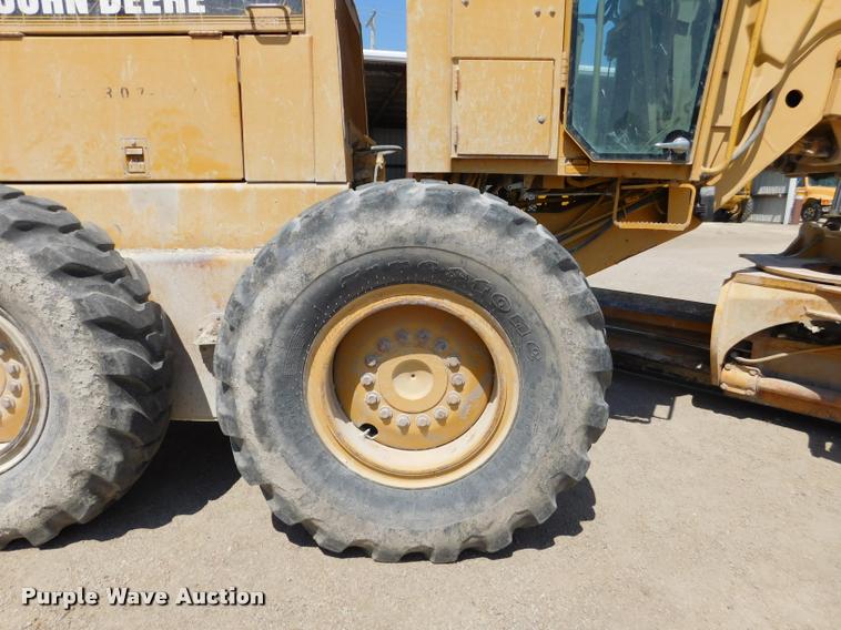 image for item DB9410 1994 John Deere 770BH motor grader