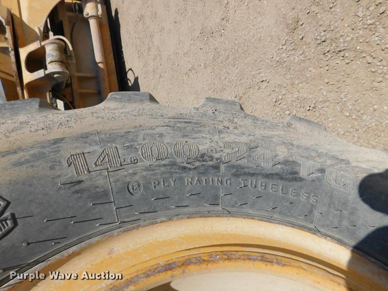 image for item DB9410 1994 John Deere 770BH motor grader