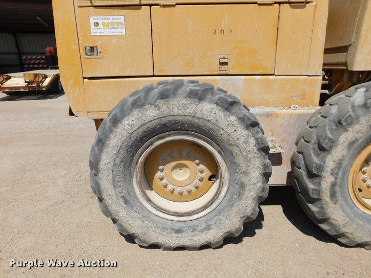 image for item DB9410 1994 John Deere 770BH motor grader