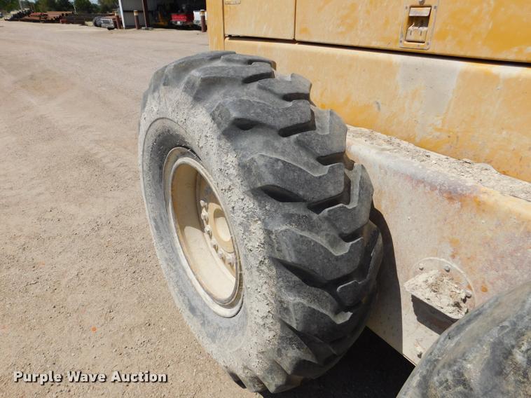 image for item DB9410 1994 John Deere 770BH motor grader