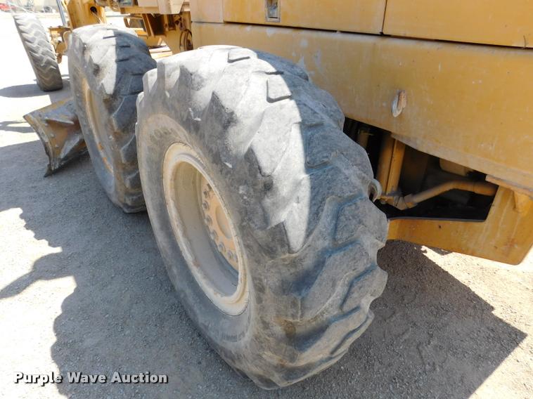 image for item DB9410 1994 John Deere 770BH motor grader