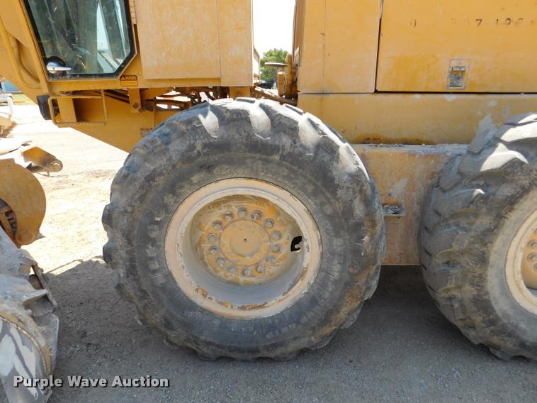 image for item DB9410 1994 John Deere 770BH motor grader