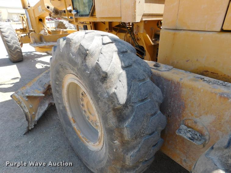 image for item DB9410 1994 John Deere 770BH motor grader