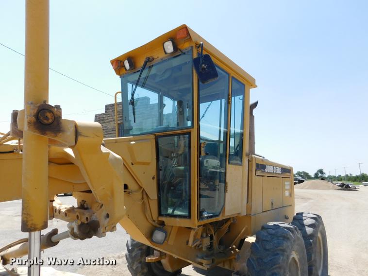 image for item DB9410 1994 John Deere 770BH motor grader