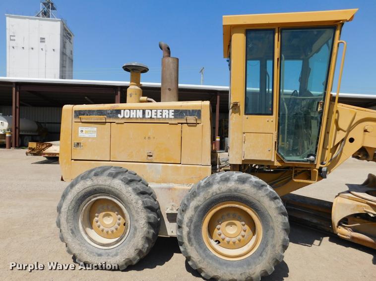 image for item DB9410 1994 John Deere 770BH motor grader