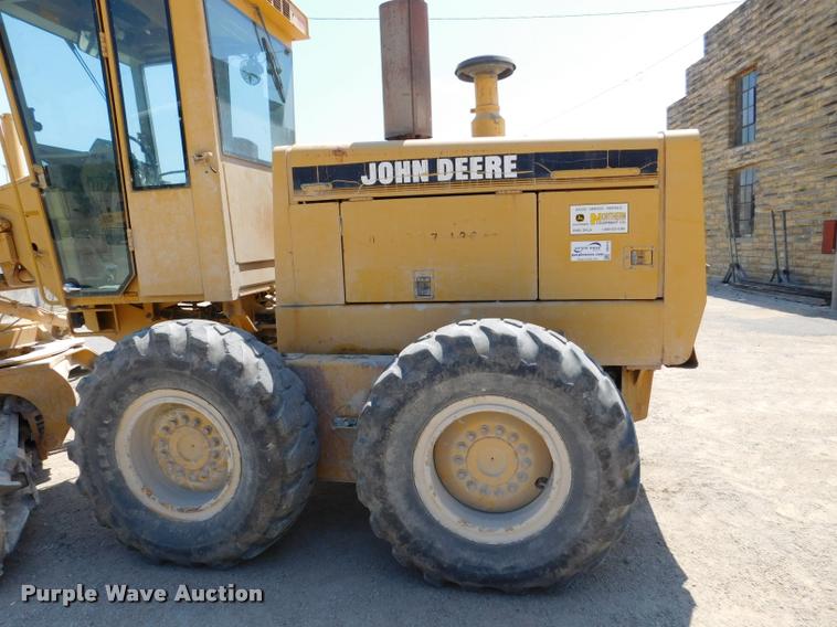 image for item DB9410 1994 John Deere 770BH motor grader