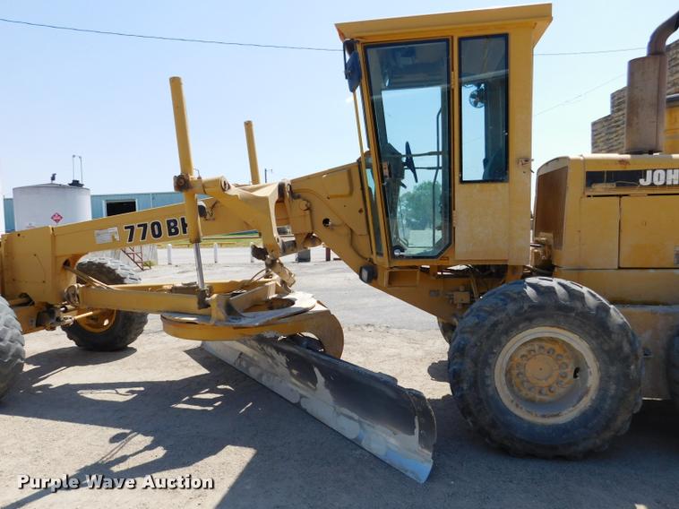 image for item DB9410 1994 John Deere 770BH motor grader