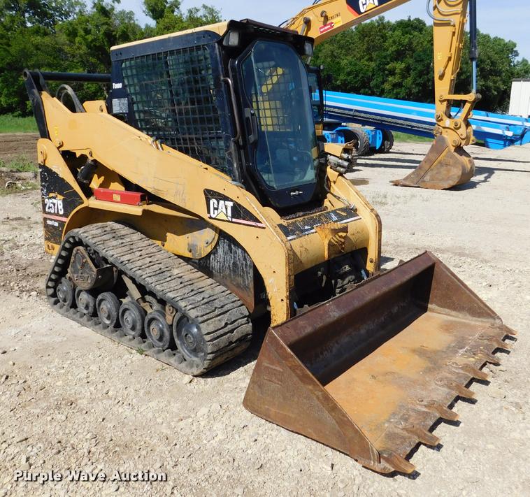 image for item DB9478 2004 Caterpillar 257B skid steer
