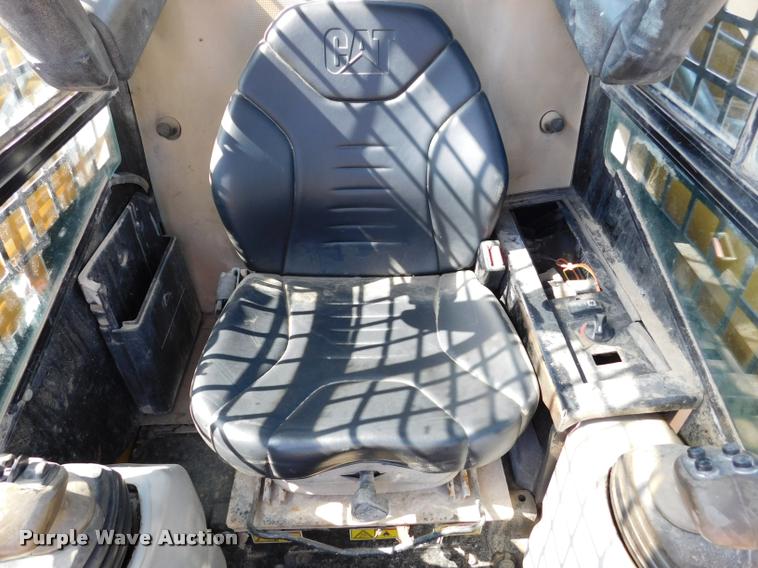 image for item DB9478 2004 Caterpillar 257B skid steer