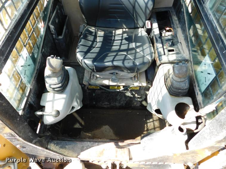 image for item DB9478 2004 Caterpillar 257B skid steer