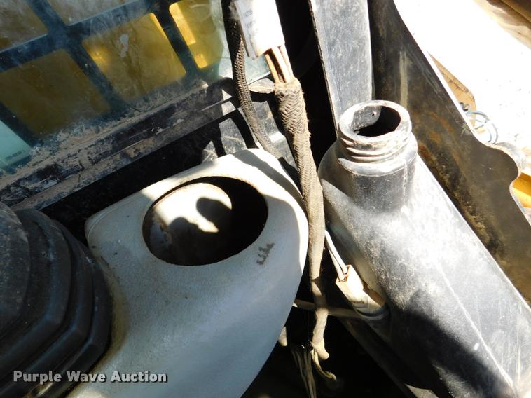 image for item DB9478 2004 Caterpillar 257B skid steer