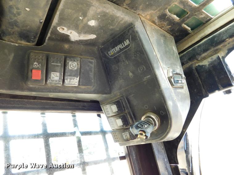 image for item DB9478 2004 Caterpillar 257B skid steer