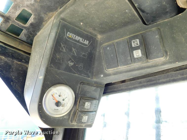 image for item DB9478 2004 Caterpillar 257B skid steer