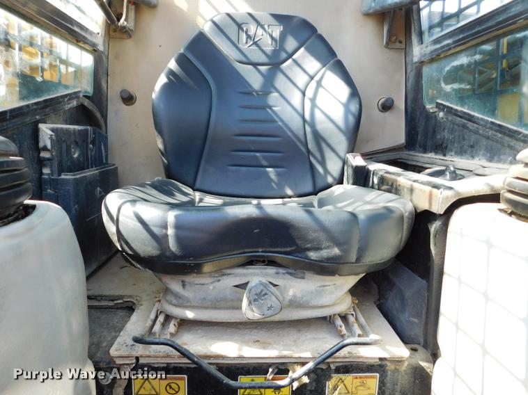 image for item DB9478 2004 Caterpillar 257B skid steer