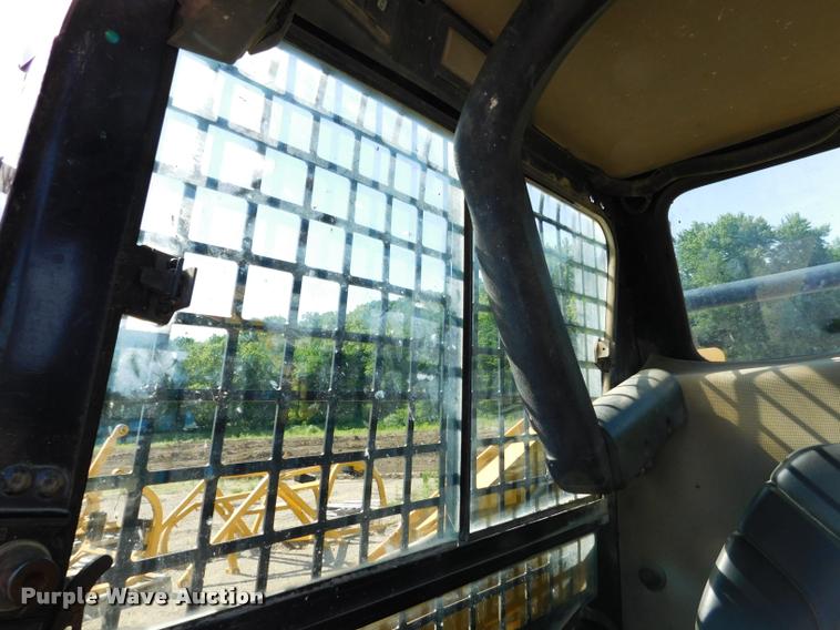 image for item DB9478 2004 Caterpillar 257B skid steer