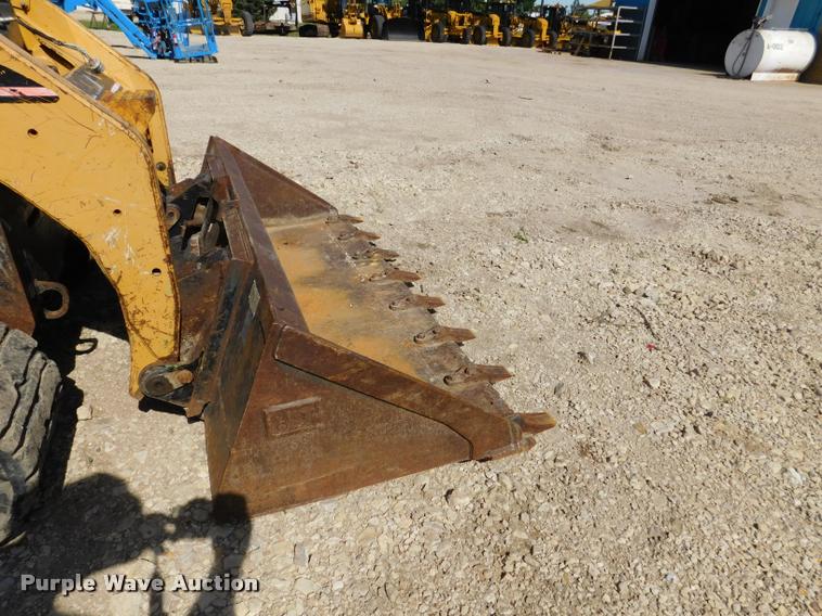 image for item DB9478 2004 Caterpillar 257B skid steer