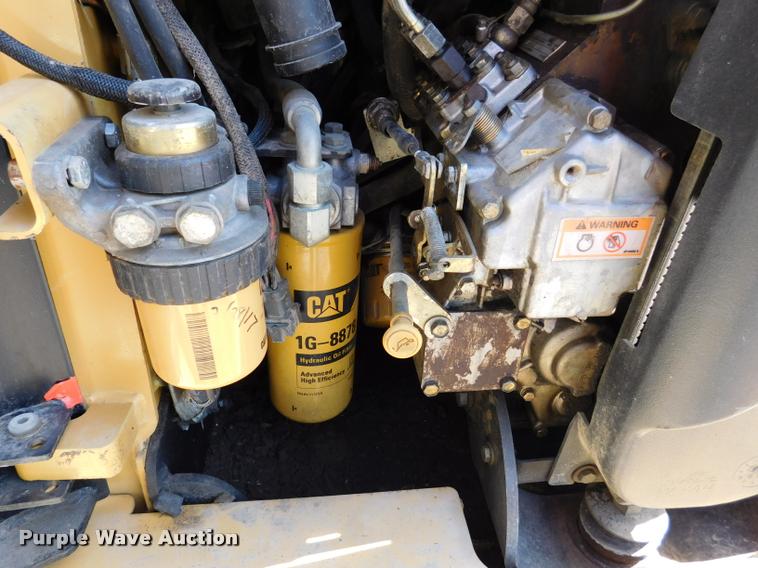 image for item DB9478 2004 Caterpillar 257B skid steer