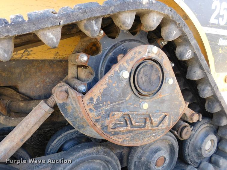 image for item DB9478 2004 Caterpillar 257B skid steer