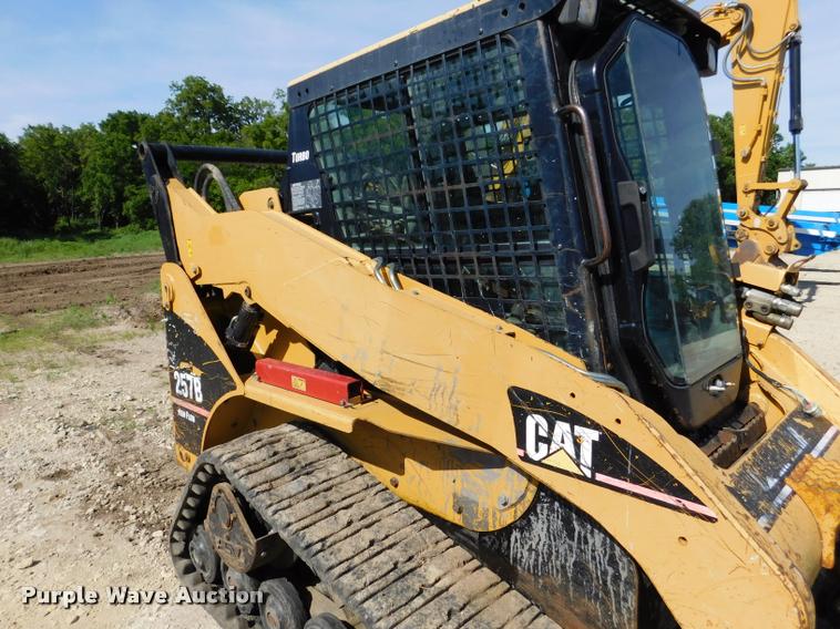 image for item DB9478 2004 Caterpillar 257B skid steer
