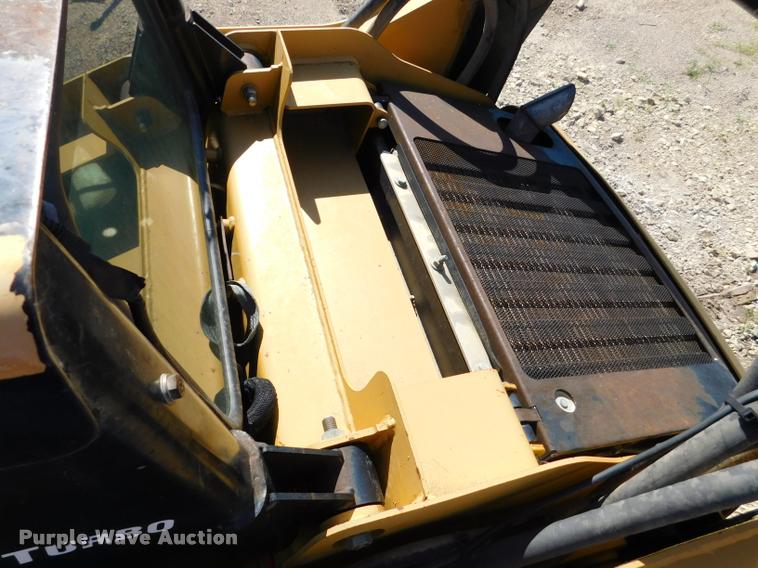 image for item DB9478 2004 Caterpillar 257B skid steer