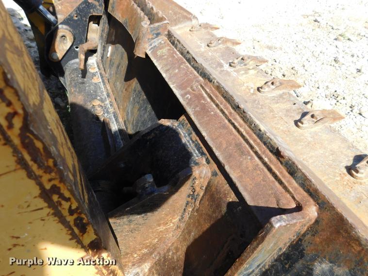 image for item DB9478 2004 Caterpillar 257B skid steer