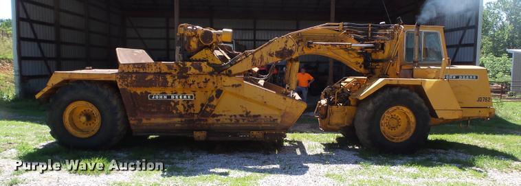 image for item DC6860 1976 John Deere 762 elevating scraper