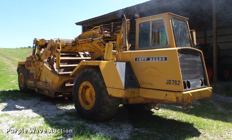 image for item DC6860 1976 John Deere 762 elevating scraper