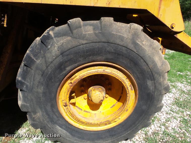 image for item DC6860 1976 John Deere 762 elevating scraper