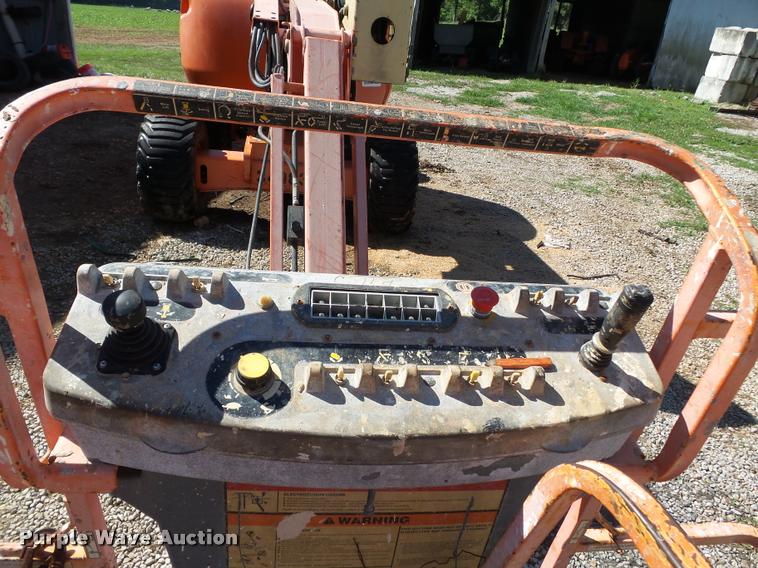 image for item DC6861 2000 JLG 450AJ boom lift