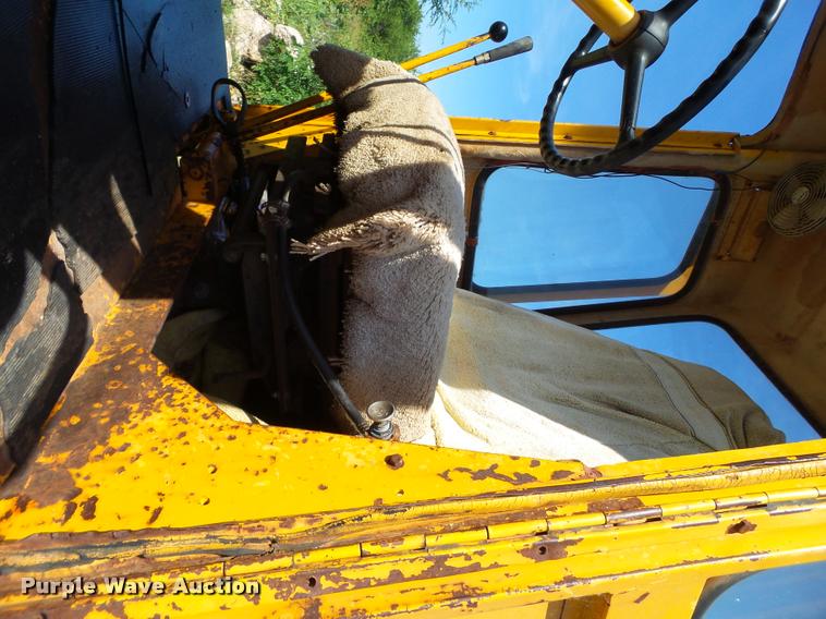 image for item DL9098 International H60B wheel loader