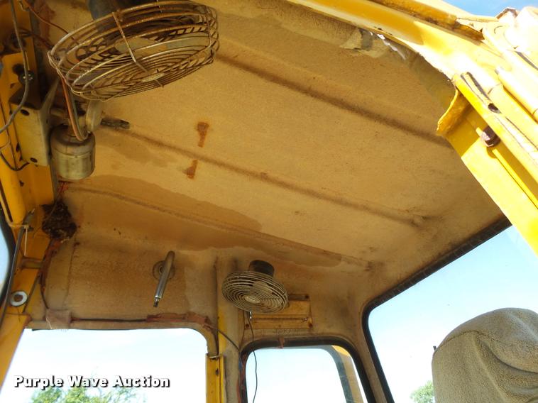 image for item DL9098 International H60B wheel loader