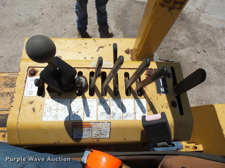 image for item DN9998 Vermeer V8550A cable plow