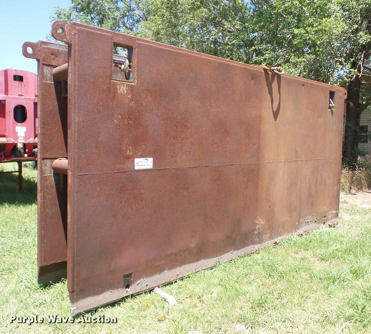 GME E816 steel trench box in Oswego, KS Item J8611 sold Purple Wave