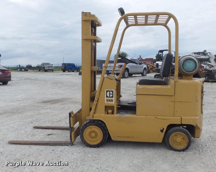 Caterpillar T40 forklift in Shipman, IL Item K7562 sold Purple Wave