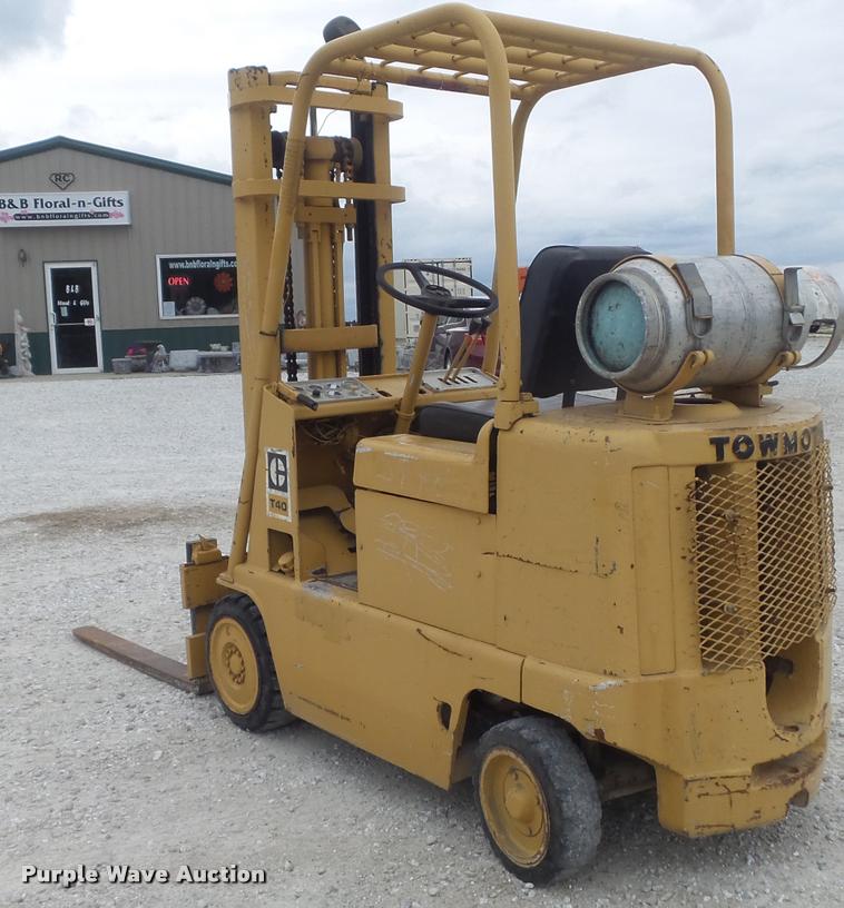 Caterpillar T40 forklift in Shipman, IL Item K7562 sold Purple Wave