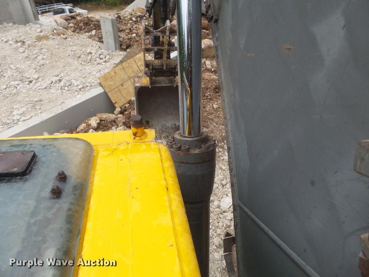 image for item K7571 2002 Volvo EC150LC excavator