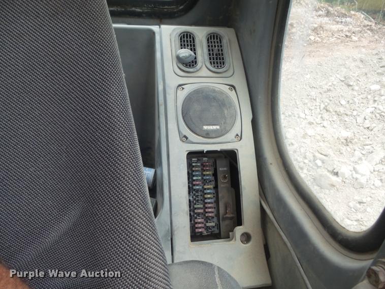 image for item K7571 2002 Volvo EC150LC excavator