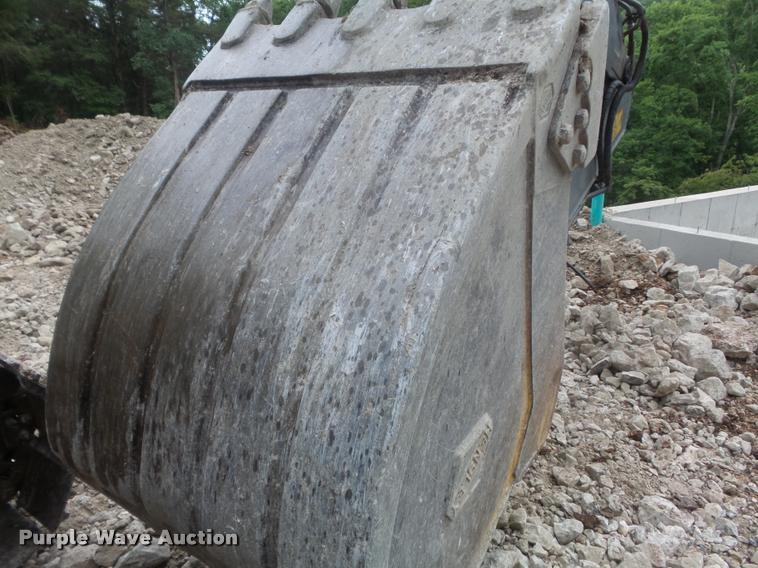 image for item K7571 2002 Volvo EC150LC excavator