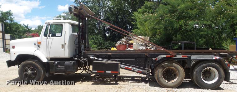 image for item K7580 1990 International 2674 roll off truck